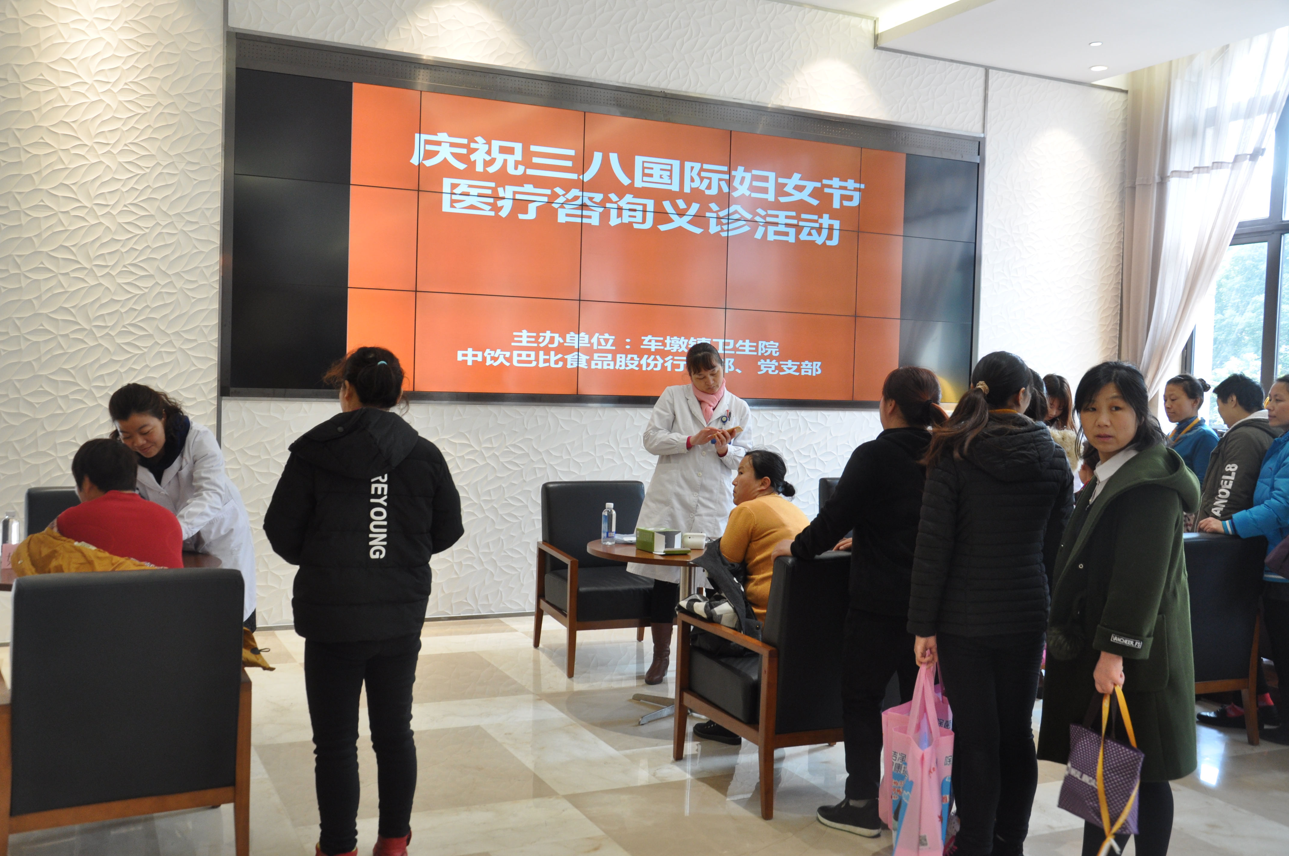 情系婦女節(jié)  義診送溫暖——車(chē)墩衛(wèi)生院至尊龙凯时開(kāi)展“婦女節(jié)醫(yī)療咨詢義診”活動(dòng)